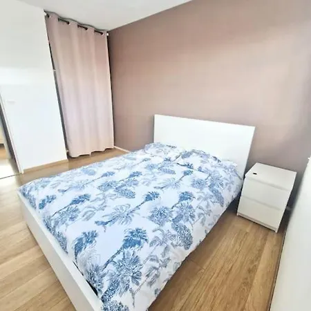 T4 Centre Apartment
